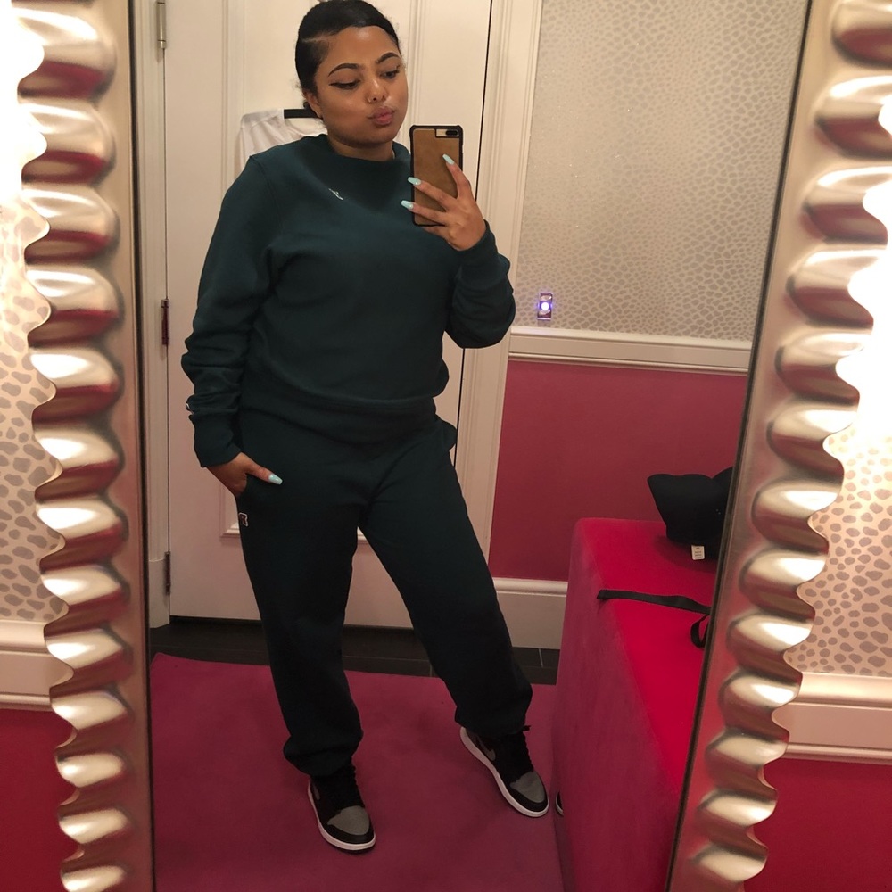 VS PINK💗 Sweatsuit! [BLACK]